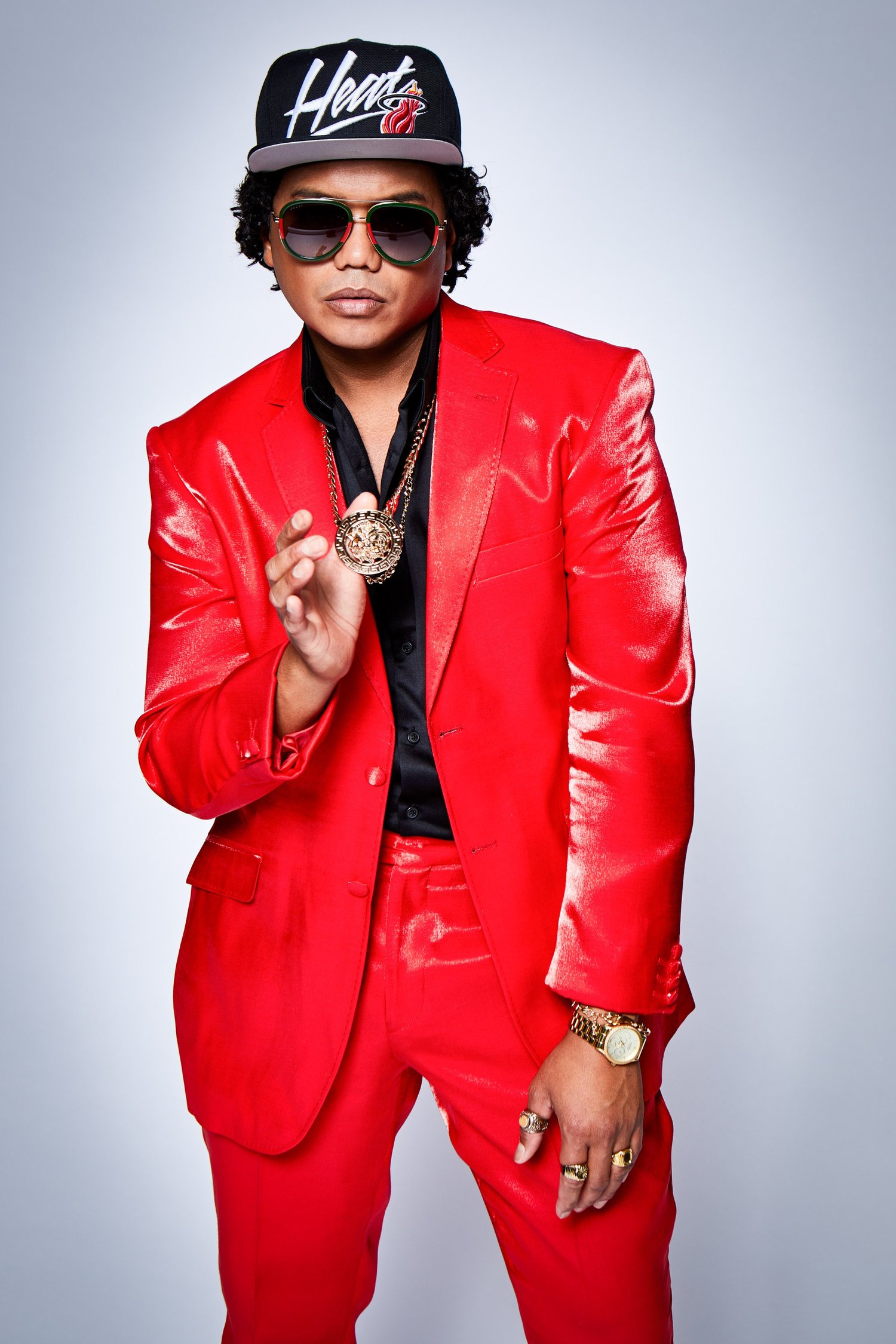 WARNING: Embargoed for publication until 00:00:01 on 12/09/2017 - Programme Name: Even Better Than The Real Thing - TX: 16/09/2017 - Episode: Even Better Than The Real Thing (No. 1) - Picture Shows:  Bruno Mars tribute artist (JEFF DINGLE) - (C) BBC - Photographer: Jon Shard